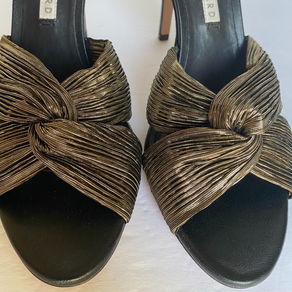 Veronica Beard Black Gold Leather Calida Sandals - Picture 5 of 10